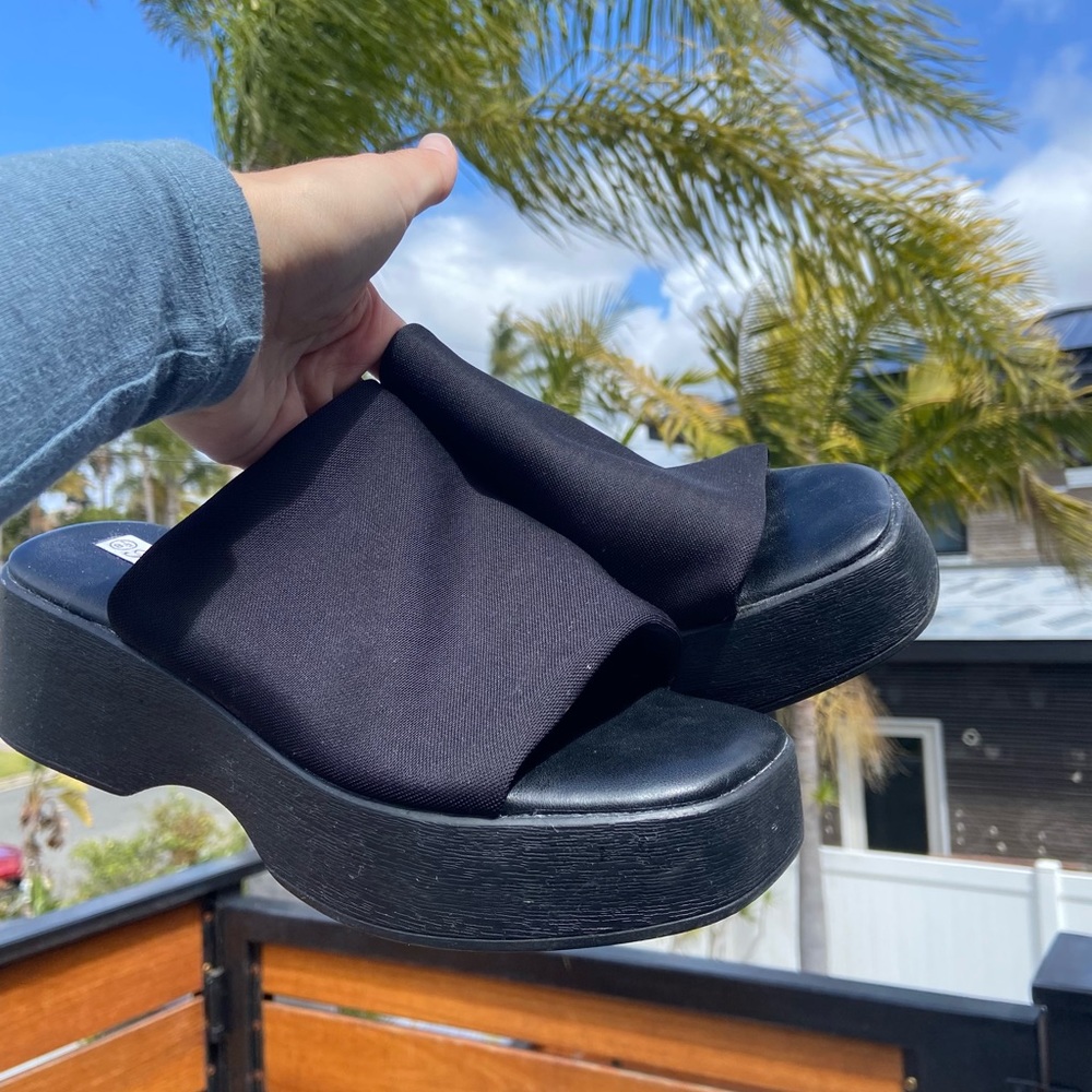 Size 8.5 Platform Sandals!